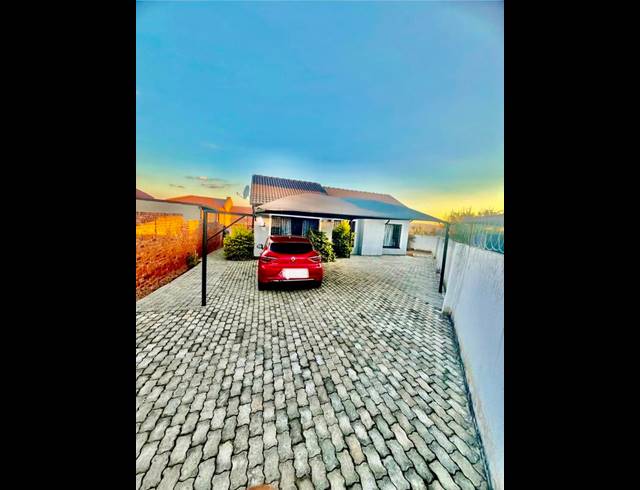 2 BEDROOM HOUSE FOR SALE IN PHILLIP NEL PARK